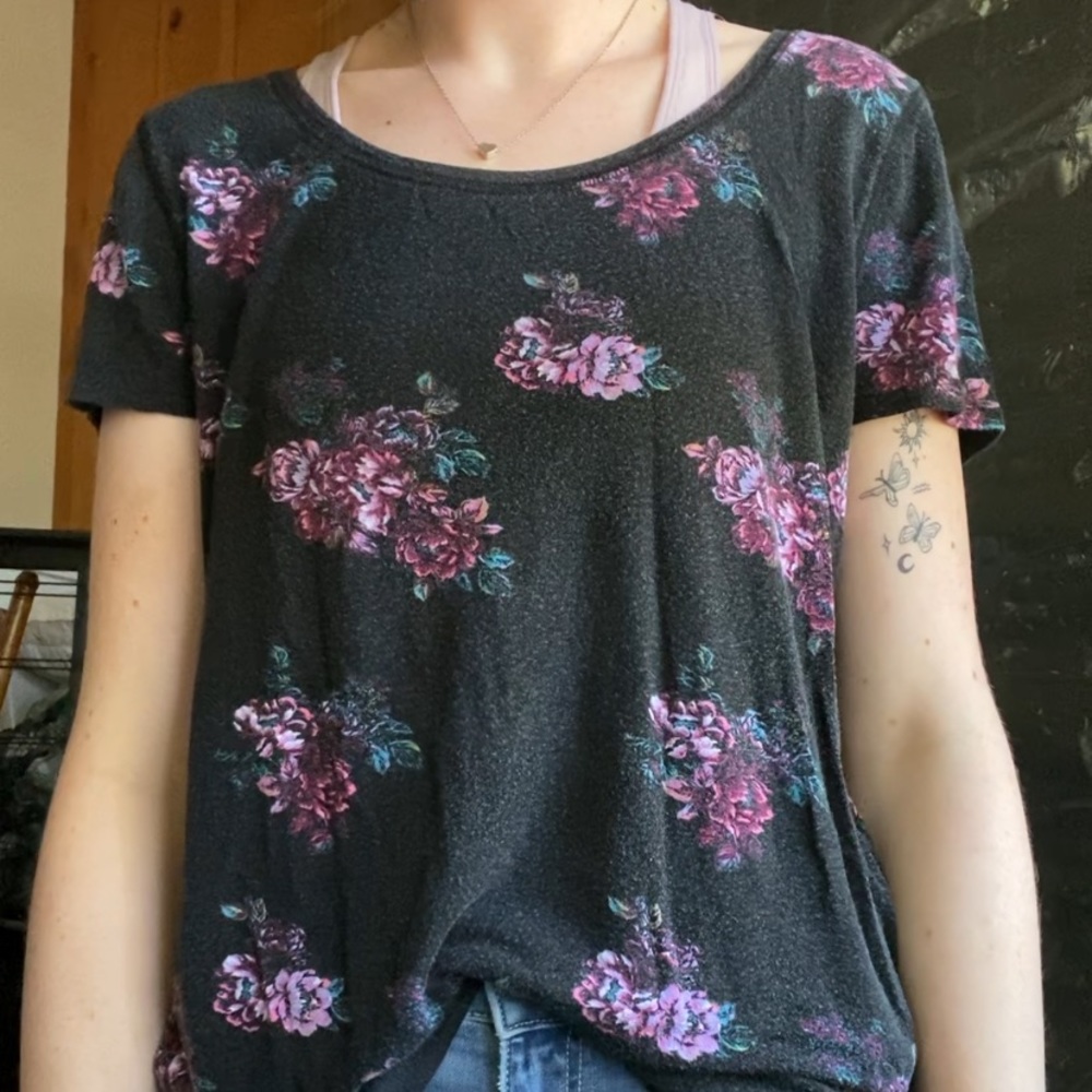 cute floral top!